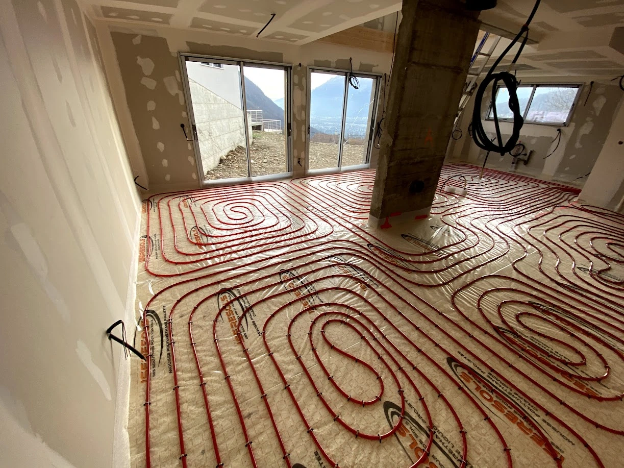 intérieur maison en travaux. LOGICOBAT maître d'oeuvre à Grenoble